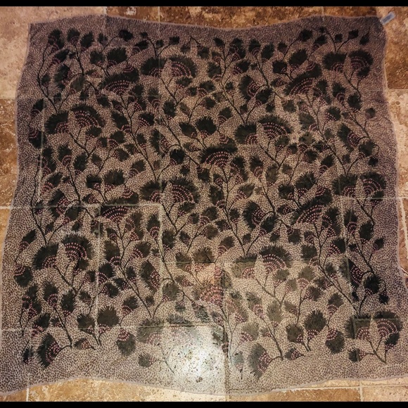 Brand new never used Burberry 140cmx140 silk scarf - Picture 2 of 5